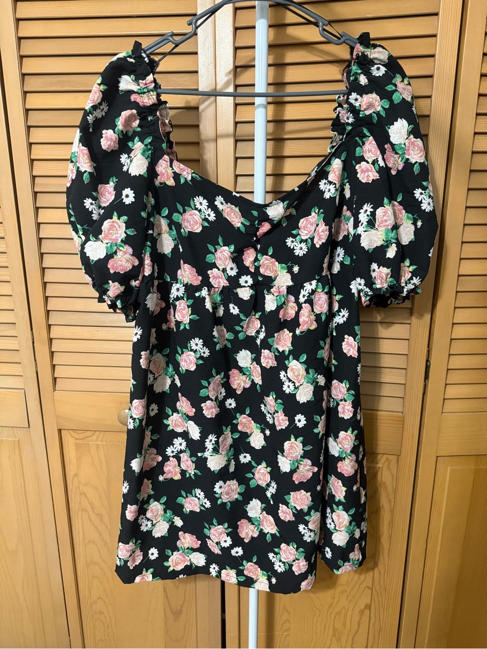 Women's Black Floral Puff-Sleeve Dress - Pink & White Roses